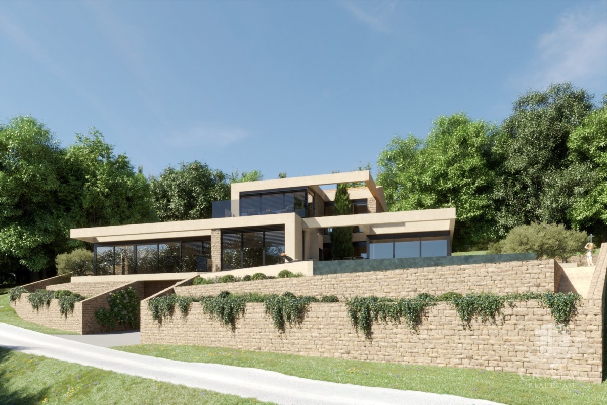 In vendita – Villa moderna con piscina e permesso di costruzione