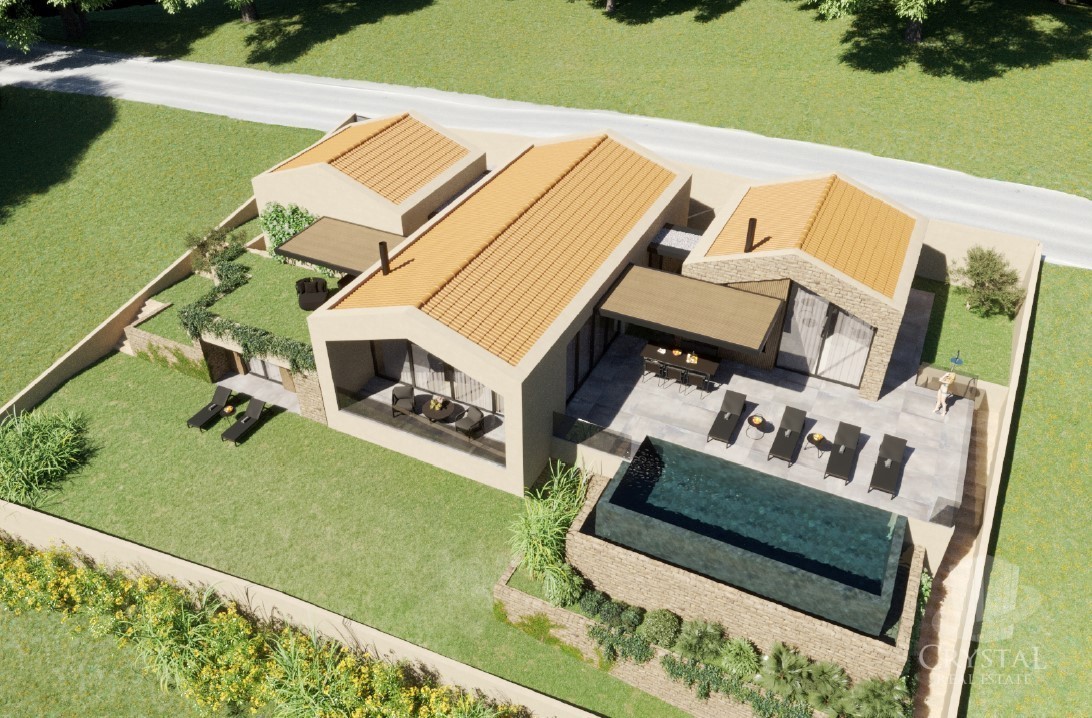 In vendita – Villa moderna con piscina e permesso di costruzione