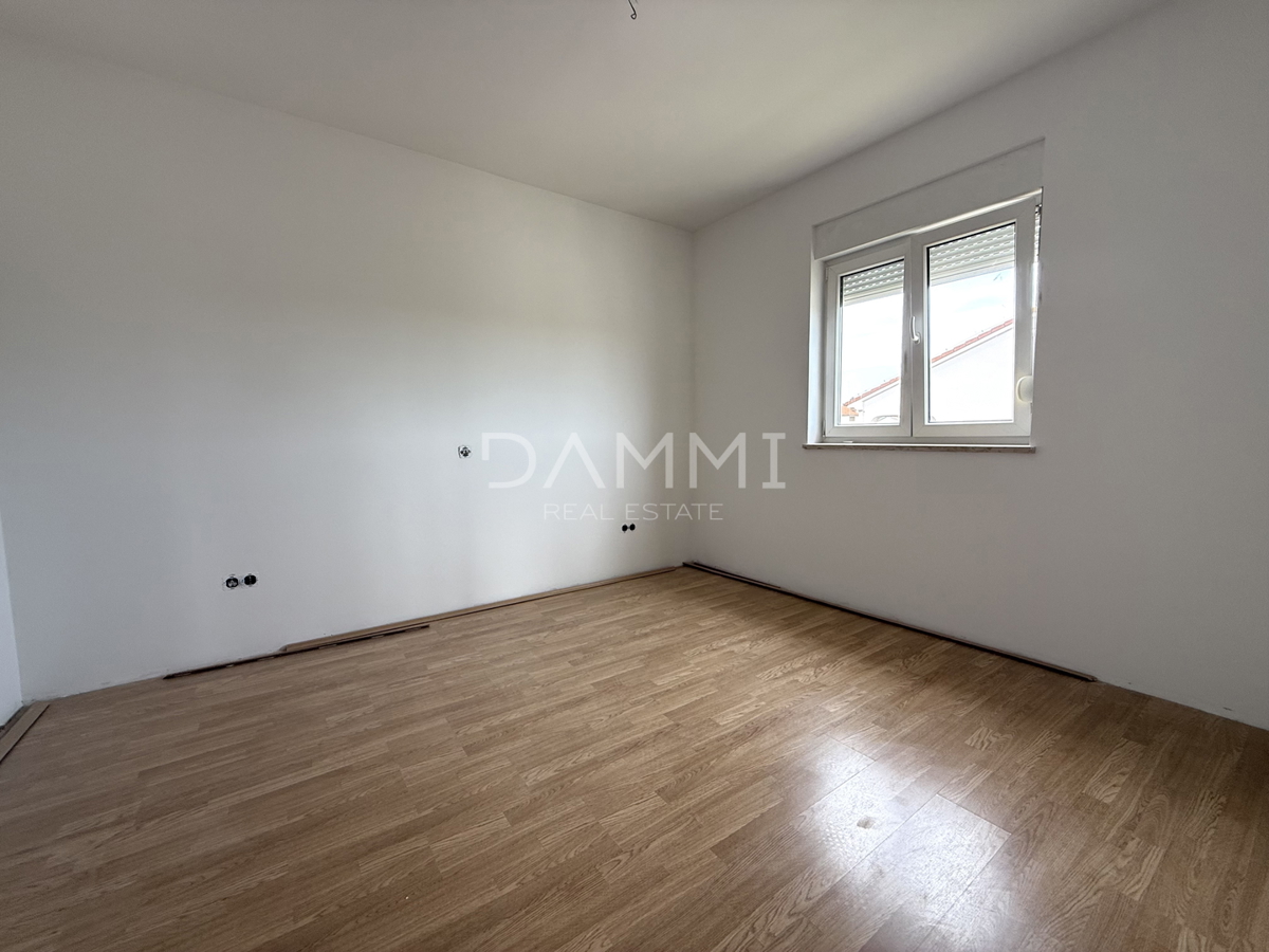 ISTRA, ROVINJ - Ampio appartamento con due camere da letto in posizione eccellente