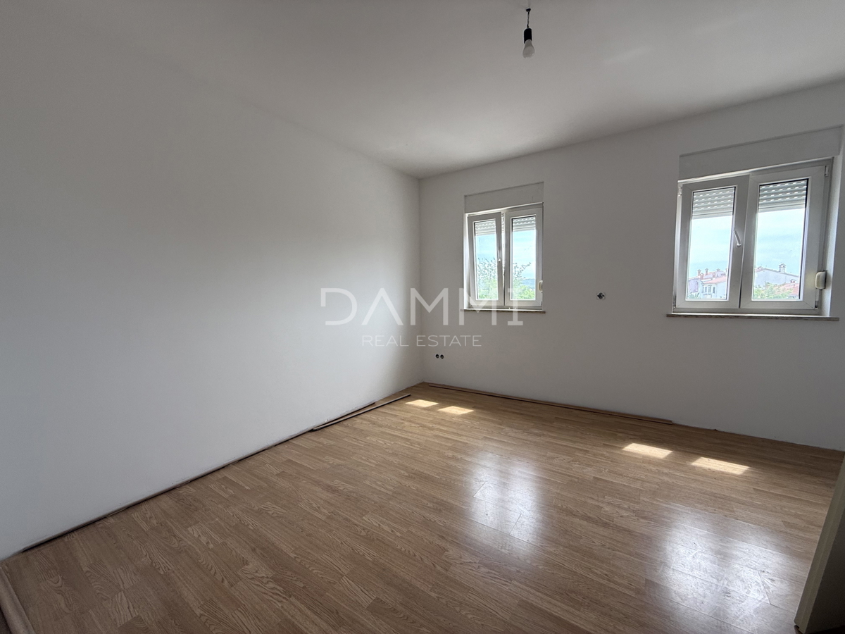 ISTRA, ROVINJ - Ampio appartamento con due camere da letto in posizione eccellente