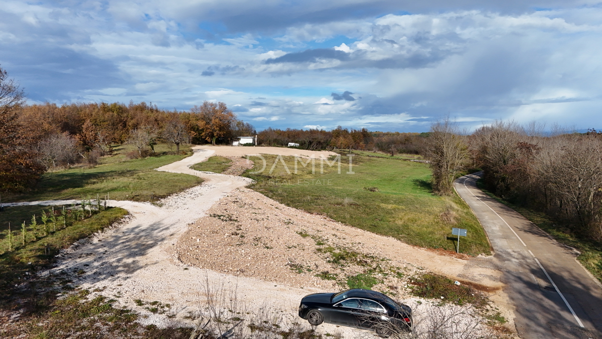 ISTRIA CENTRALE - Terreno edificabile più ampio per investitori