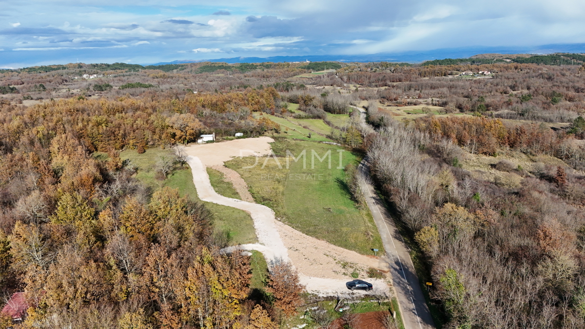 ISTRIA CENTRALE - Terreno edificabile più ampio per investitori