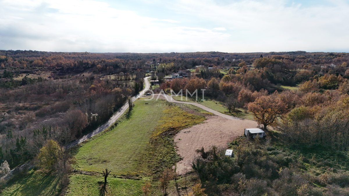 ISTRIA CENTRALE - Terreno edificabile più ampio per investitori