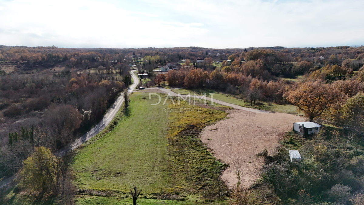 ISTRIA CENTRALE - Terreno edificabile più ampio per investitori