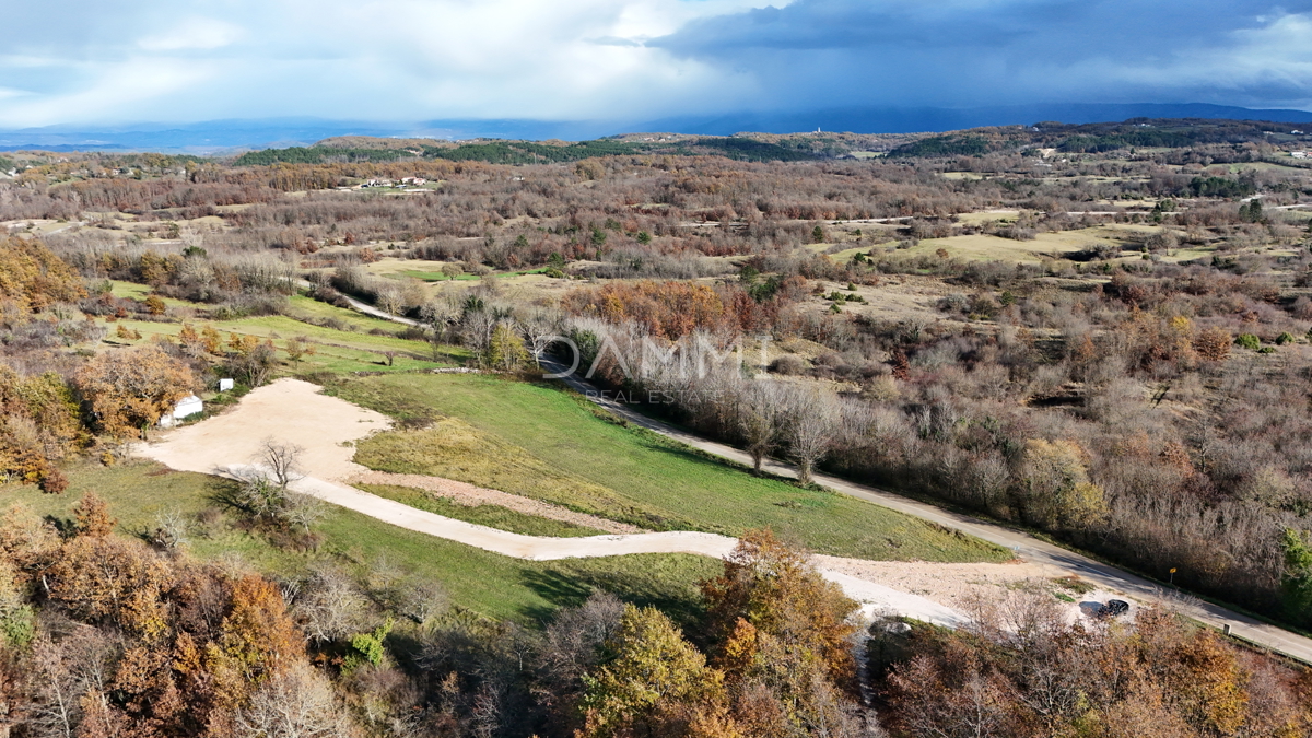 ISTRIA CENTRALE - Terreno edificabile più ampio per investitori