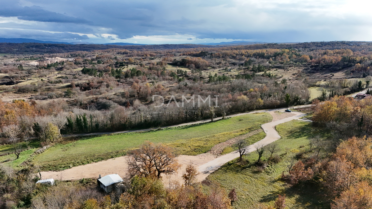 ISTRIA CENTRALE - Terreno edificabile più ampio per investitori