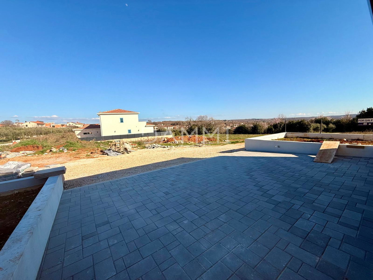 ISTRA, POREČ - VILLETTA BIFAMILIARE AL PIANO TERRA CON PISCINA