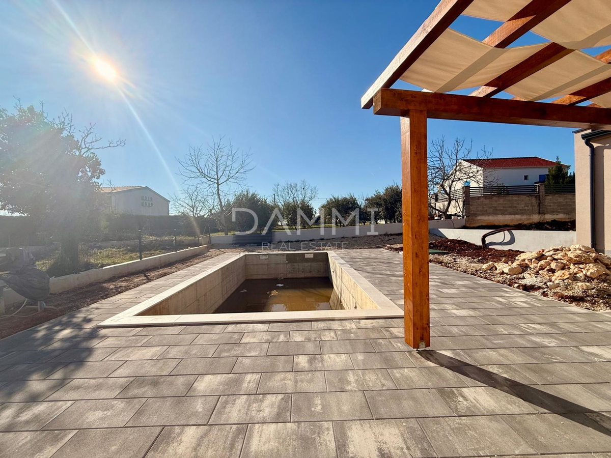 ISTRA, POREČ - VILLETTA BIFAMILIARE AL PIANO TERRA CON PISCINA