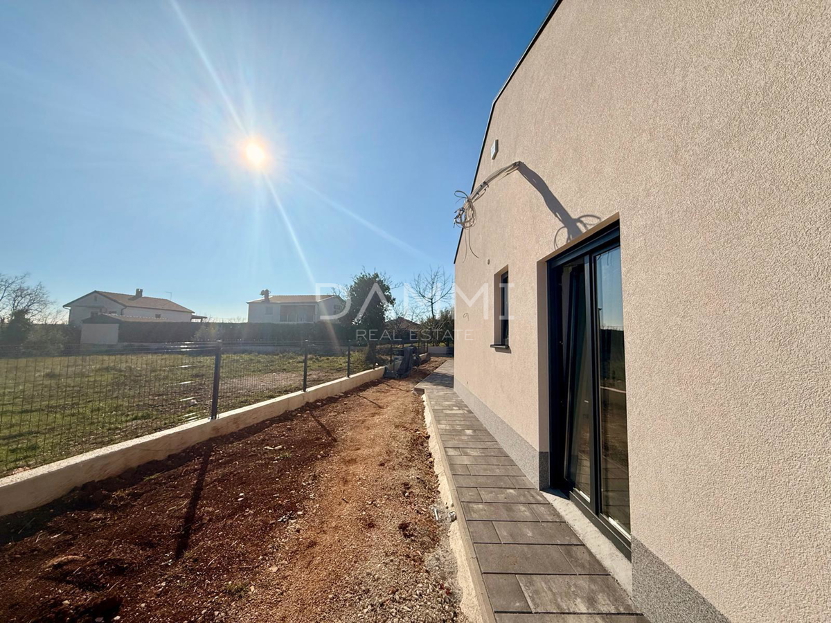 ISTRA, POREČ - VILLETTA BIFAMILIARE AL PIANO TERRA CON PISCINA