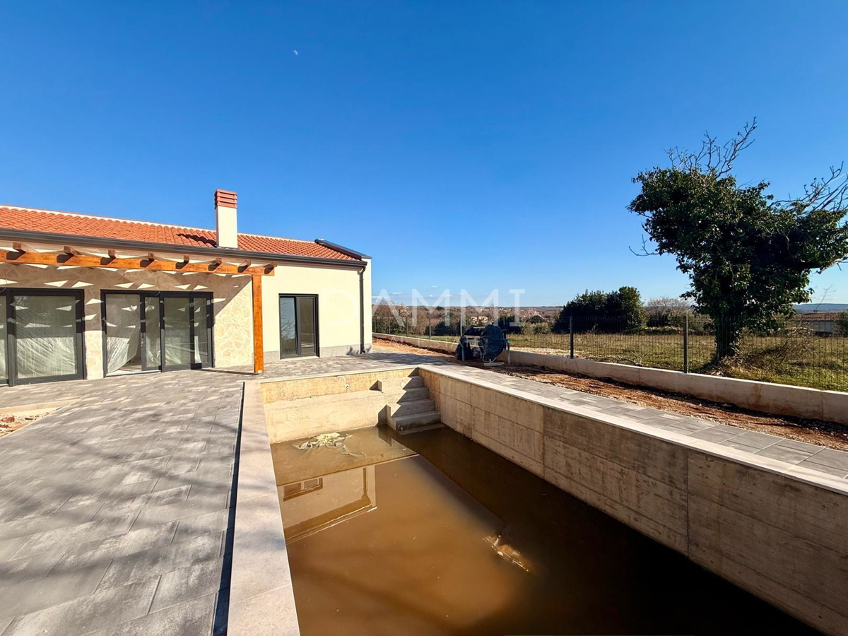 ISTRA, POREČ - VILLETTA BIFAMILIARE AL PIANO TERRA CON PISCINA