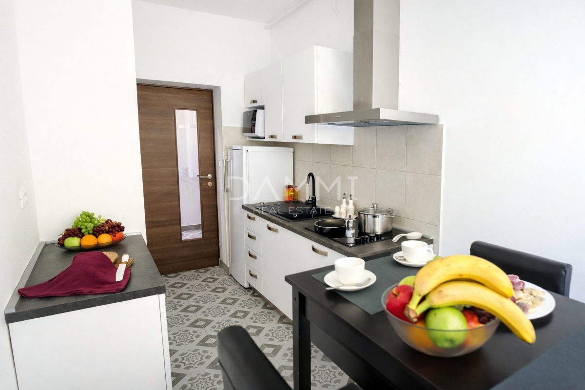 Pula, centro - appartamento con 4 unità e parcheggio