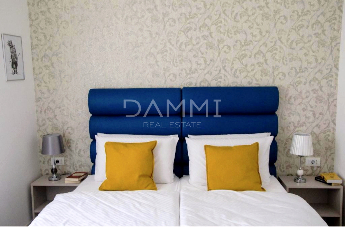 Pula, centro - appartamento con 4 unità e parcheggio