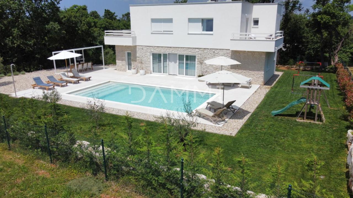 ISTRIA, ŽMINJ -  Una bellissima villa con piscina e ampio giardino