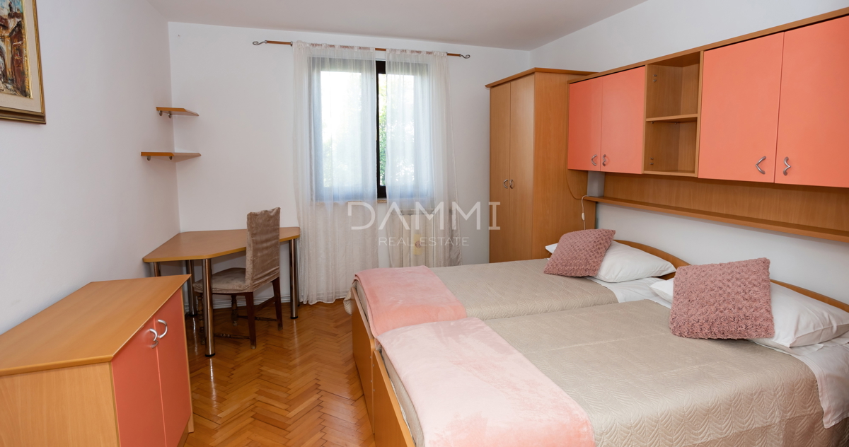 ROVINJ, CENTENER - Appartamento signorile in una delle migliori posizioni di Rovinj