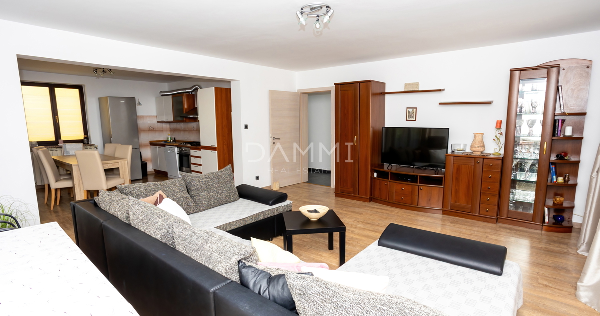 ROVINJ, CENTENER - Appartamento signorile in una delle migliori posizioni di Rovinj