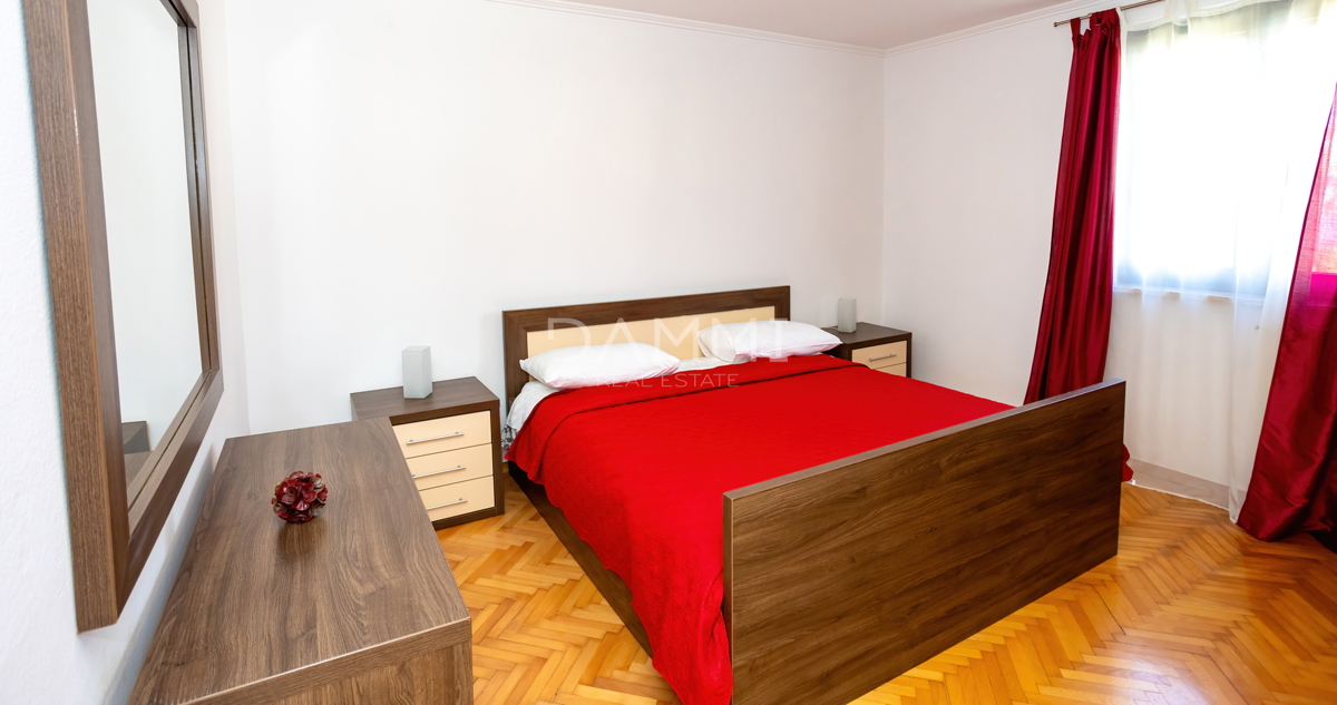 ROVINJ, CENTENER - Appartamento signorile in una delle migliori posizioni di Rovinj