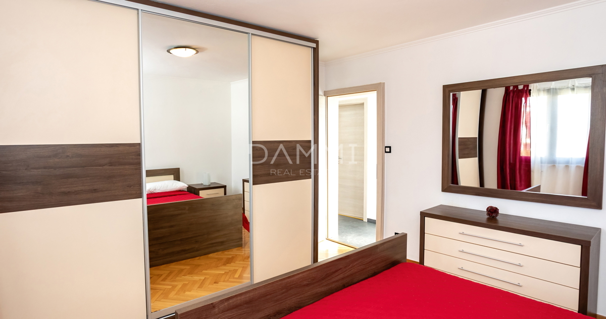 ROVINJ, CENTENER - Appartamento signorile in una delle migliori posizioni di Rovinj