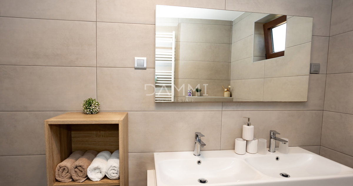 ROVINJ, CENTENER - Appartamento signorile in una delle migliori posizioni di Rovinj