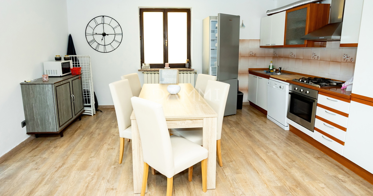 ROVINJ, CENTENER - Appartamento signorile in una delle migliori posizioni di Rovinj