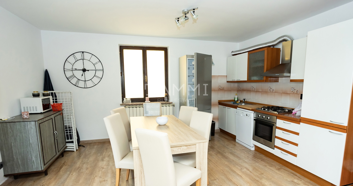 ROVINJ, CENTENER - Appartamento signorile in una delle migliori posizioni di Rovinj