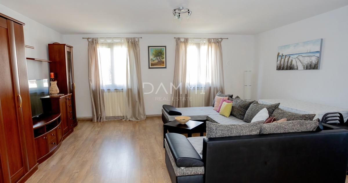 ROVINJ, CENTENER - Appartamento signorile in una delle migliori posizioni di Rovinj