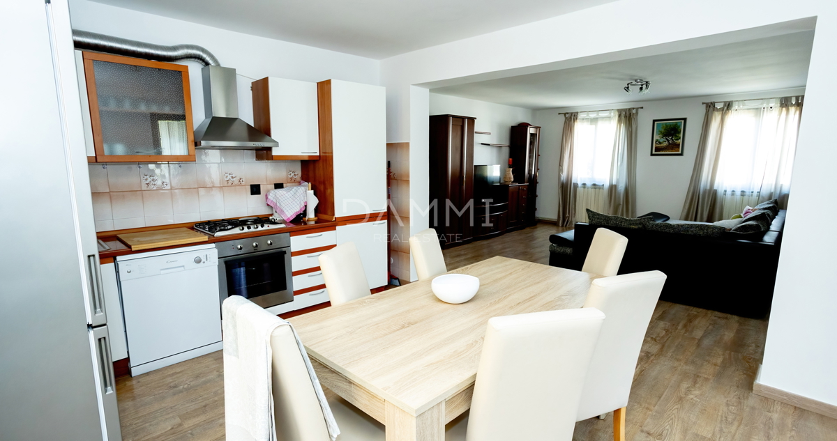 ROVINJ, CENTENER - Appartamento signorile in una delle migliori posizioni di Rovinj