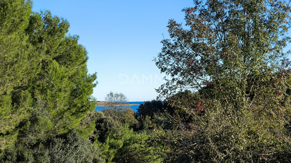 Istra, Premantura - terreno zona T3, 250 m dalla spiaggia