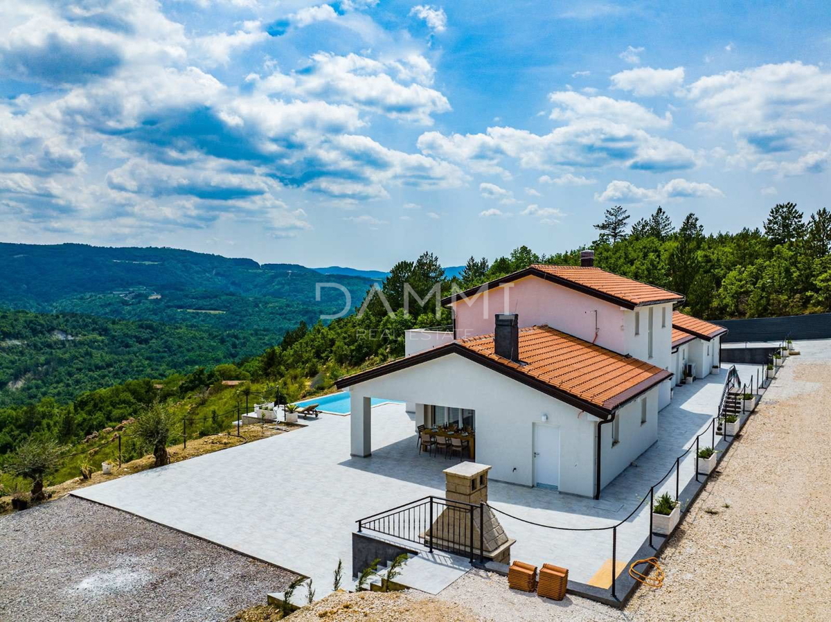 ISTRIA, DRAGUĆ - AFFASCINANTE VILLA IN VISTA SECONDARIA CON VISTA NATURA INCONTAMINATA