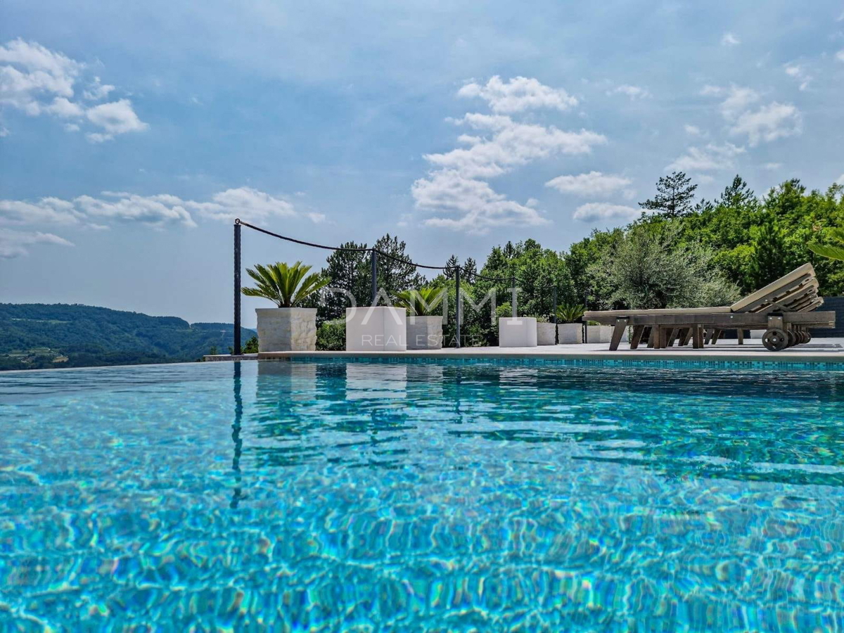 ISTRIA, DRAGUĆ - AFFASCINANTE VILLA IN VISTA SECONDARIA CON VISTA NATURA INCONTAMINATA