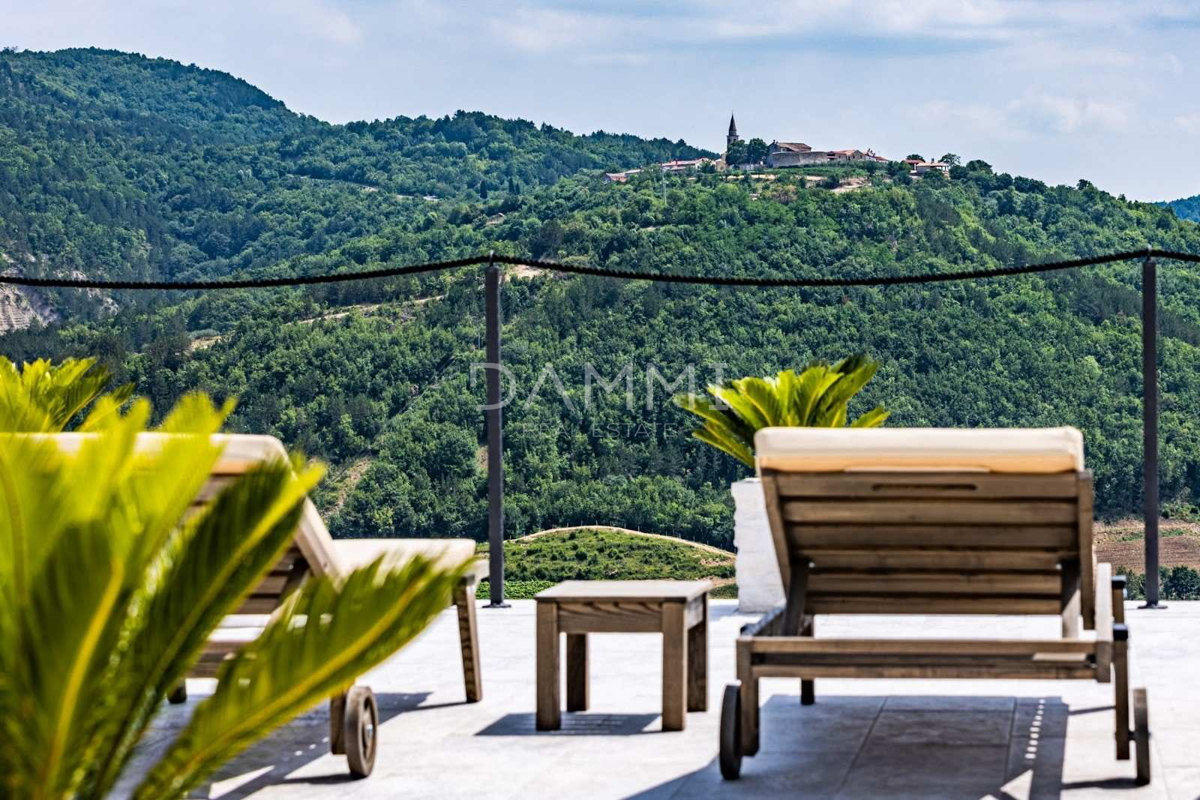 ISTRIA, DRAGUĆ - AFFASCINANTE VILLA IN VISTA SECONDARIA CON VISTA NATURA INCONTAMINATA