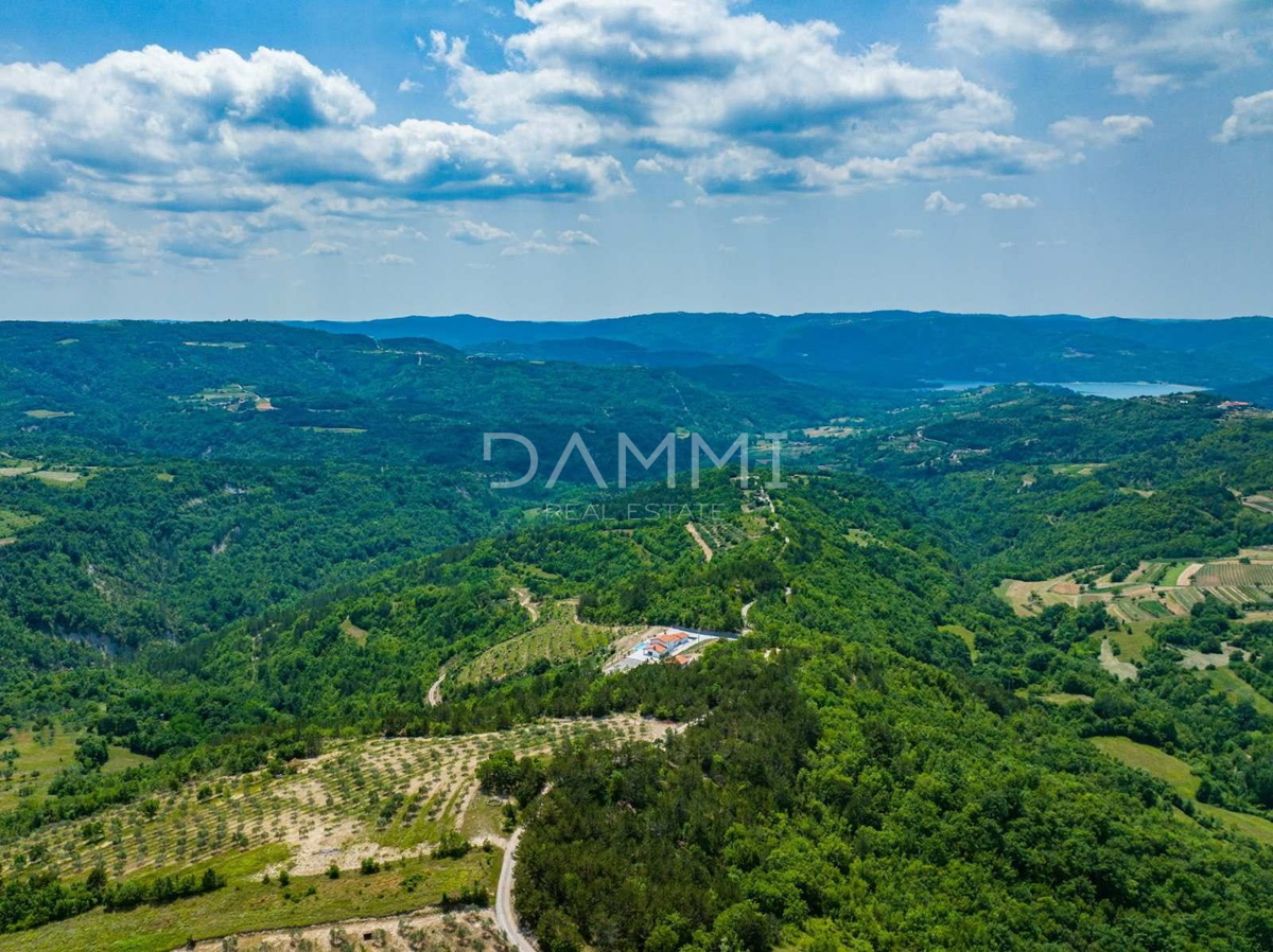 ISTRIA, DRAGUĆ - AFFASCINANTE VILLA IN VISTA SECONDARIA CON VISTA NATURA INCONTAMINATA