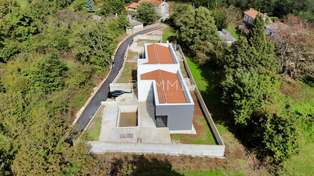 ISTRA, BARBAN - Doppia casa circondata dal verde