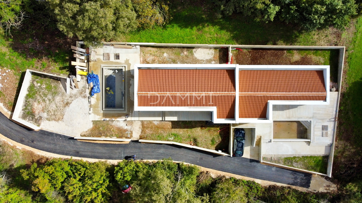 ISTRA, BARBAN - Doppia casa circondata dal verde