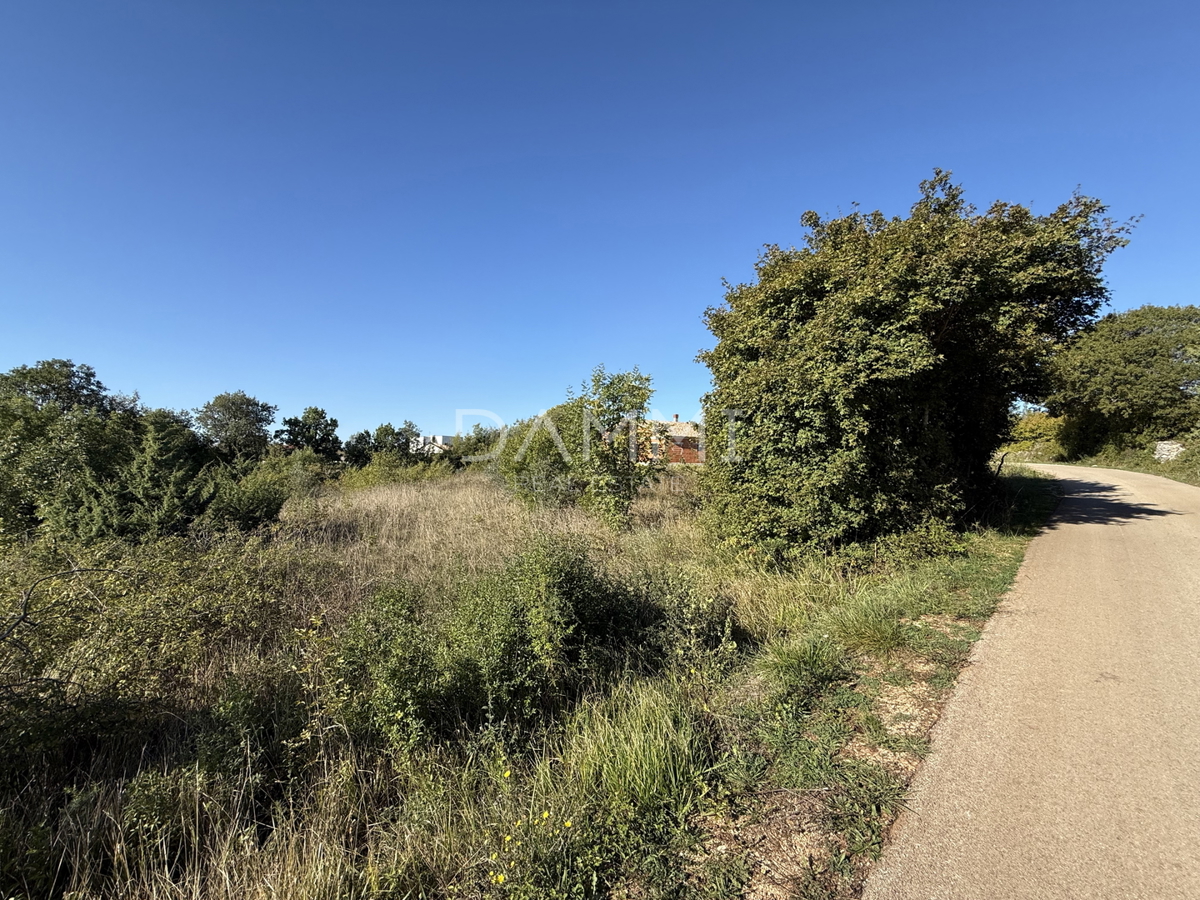 MARČANA, DIVŠIĆI - Terreno edificabile con infrastrutture 620 m2