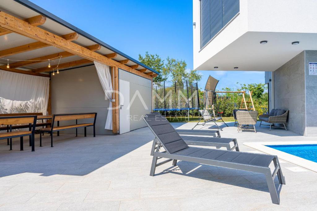 Villa di lusso con piscina a Medulin