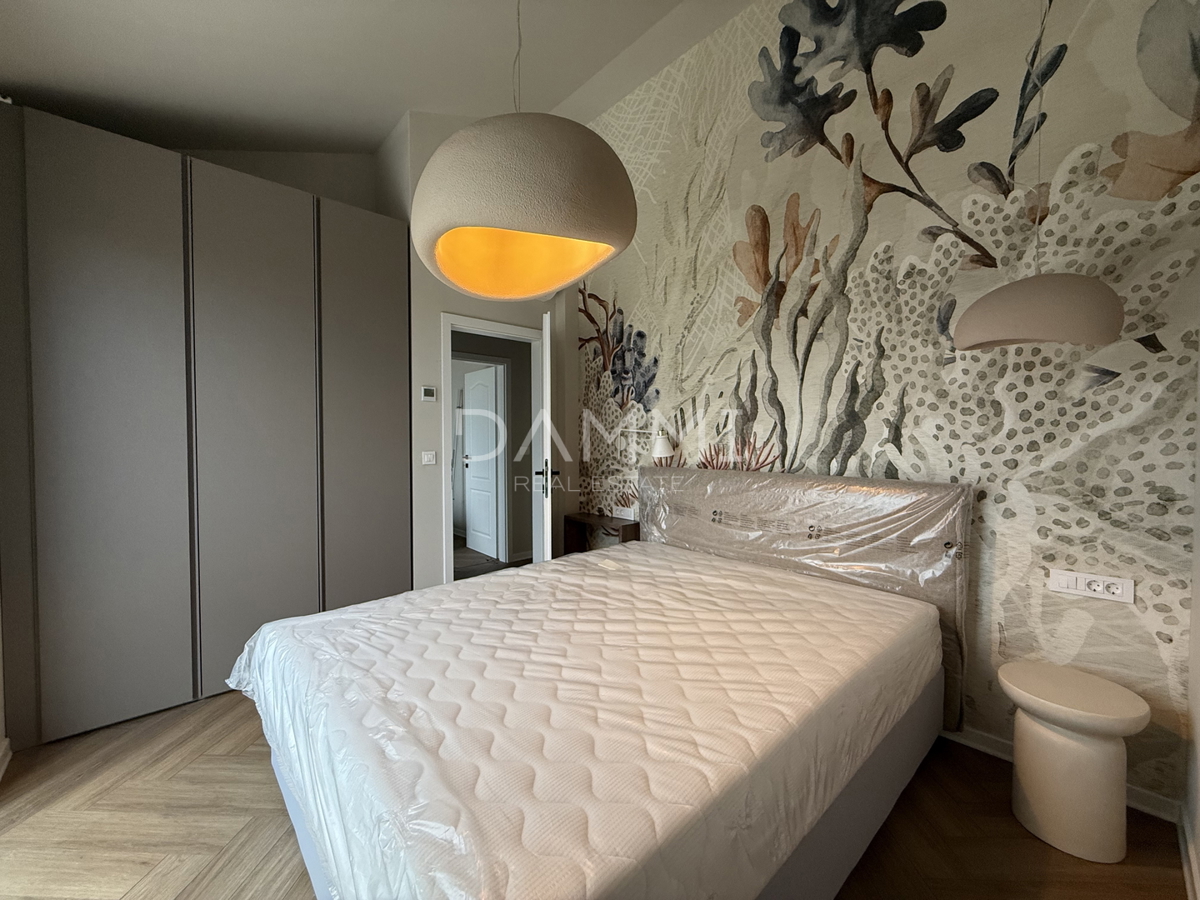 ISTRA, NOVIGRAD - Nuova casa bifamiliare con piscina in posizione tranquilla