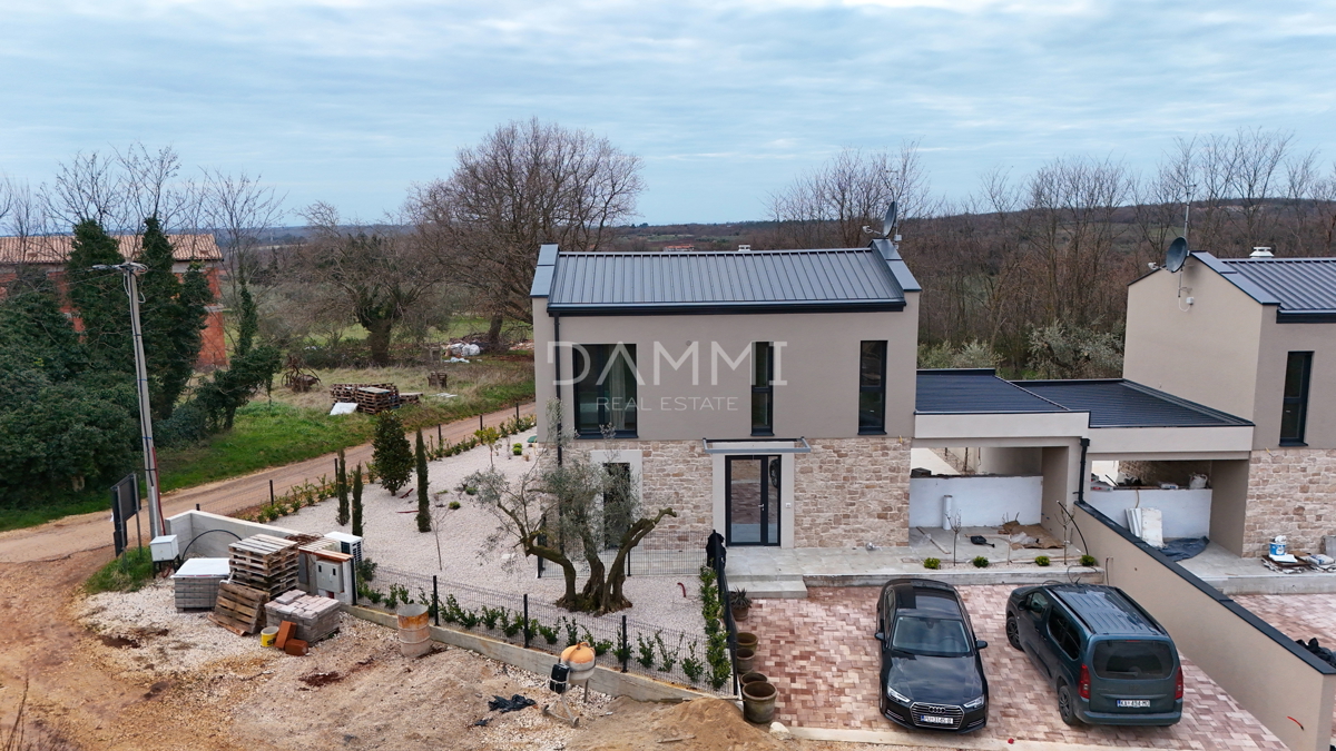 ISTRA, NOVIGRAD - Nuova casa bifamiliare con piscina in posizione tranquilla