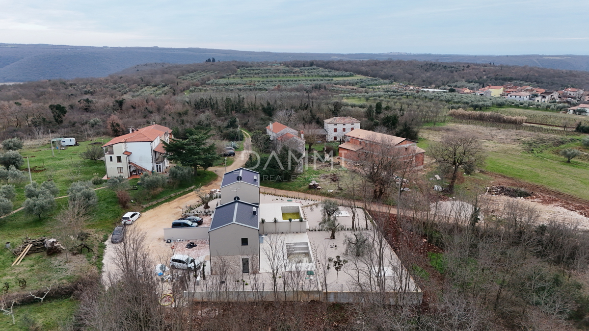 ISTRA, NOVIGRAD - Nuova casa bifamiliare con piscina in posizione tranquilla