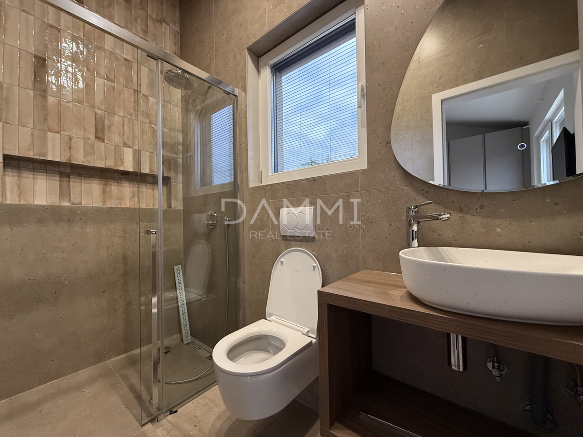 ISTRA, NOVIGRAD - Nuova casa bifamiliare con piscina in posizione tranquilla