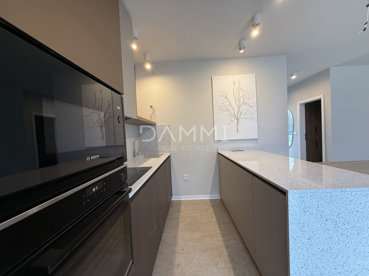 ISTRA, NOVIGRAD - Nuova casa bifamiliare con piscina in posizione tranquilla