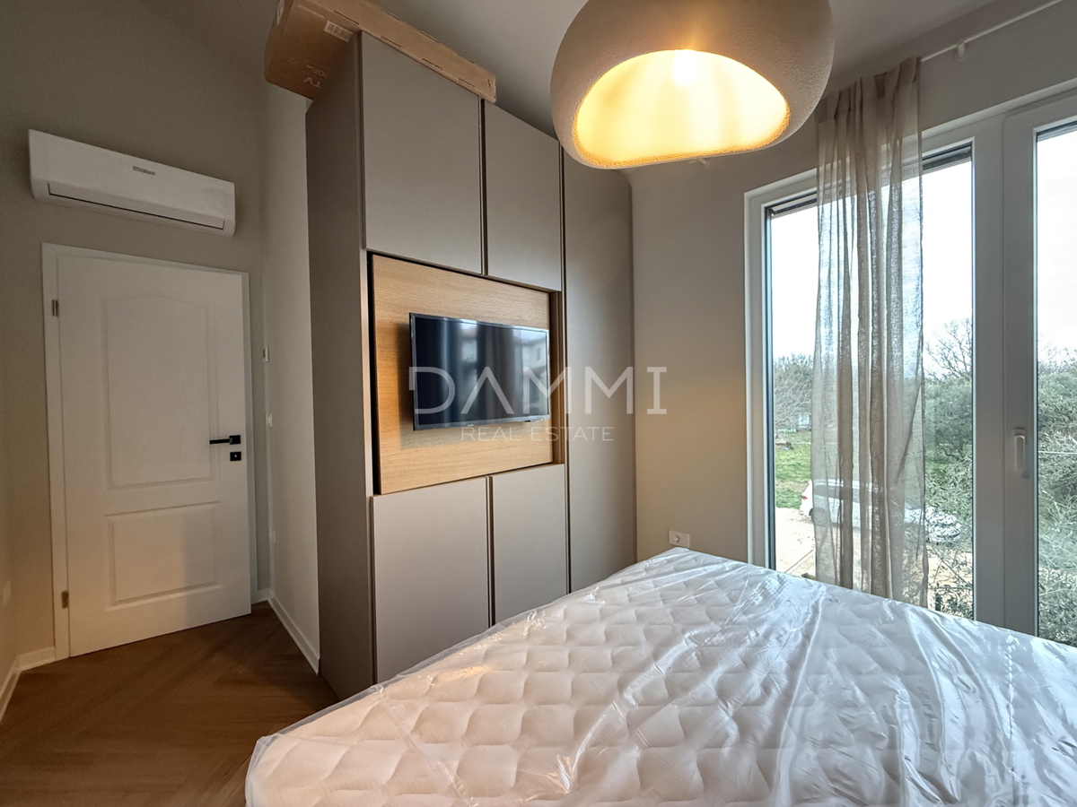 ISTRA, NOVIGRAD - Nuova casa bifamiliare con piscina in posizione tranquilla