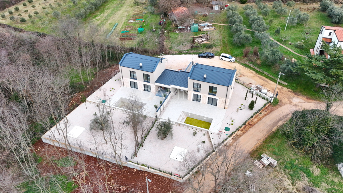 ISTRA, NOVIGRAD - Nuova casa bifamiliare con piscina in posizione tranquilla