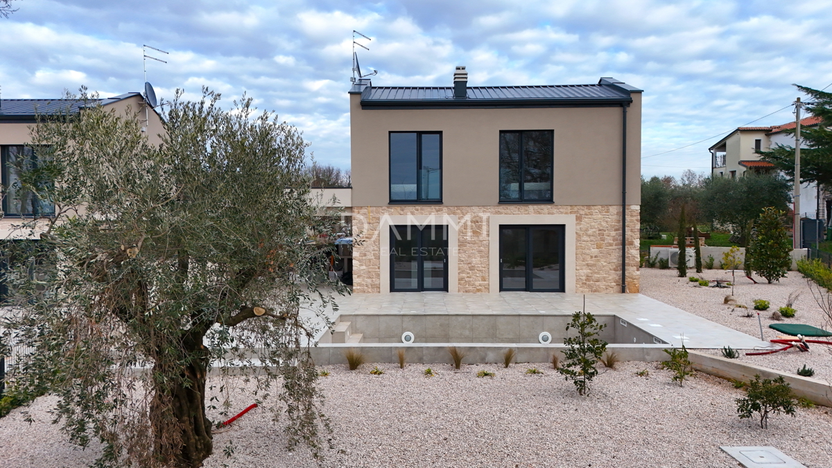 ISTRA, NOVIGRAD - Nuova casa bifamiliare con piscina in posizione tranquilla