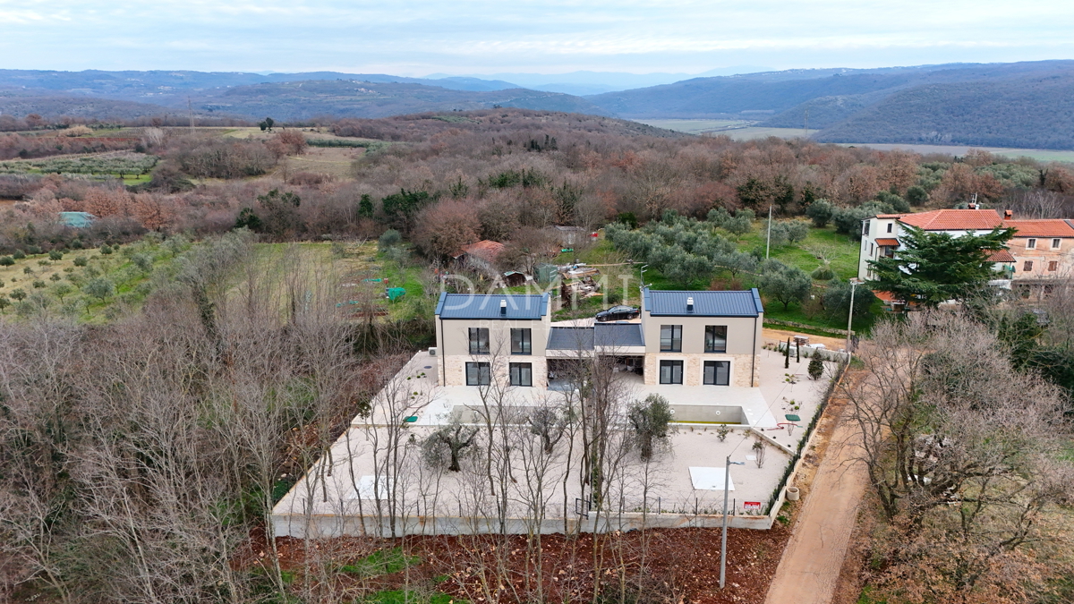 ISTRA, NOVIGRAD - Nuova casa bifamiliare con piscina in posizione tranquilla