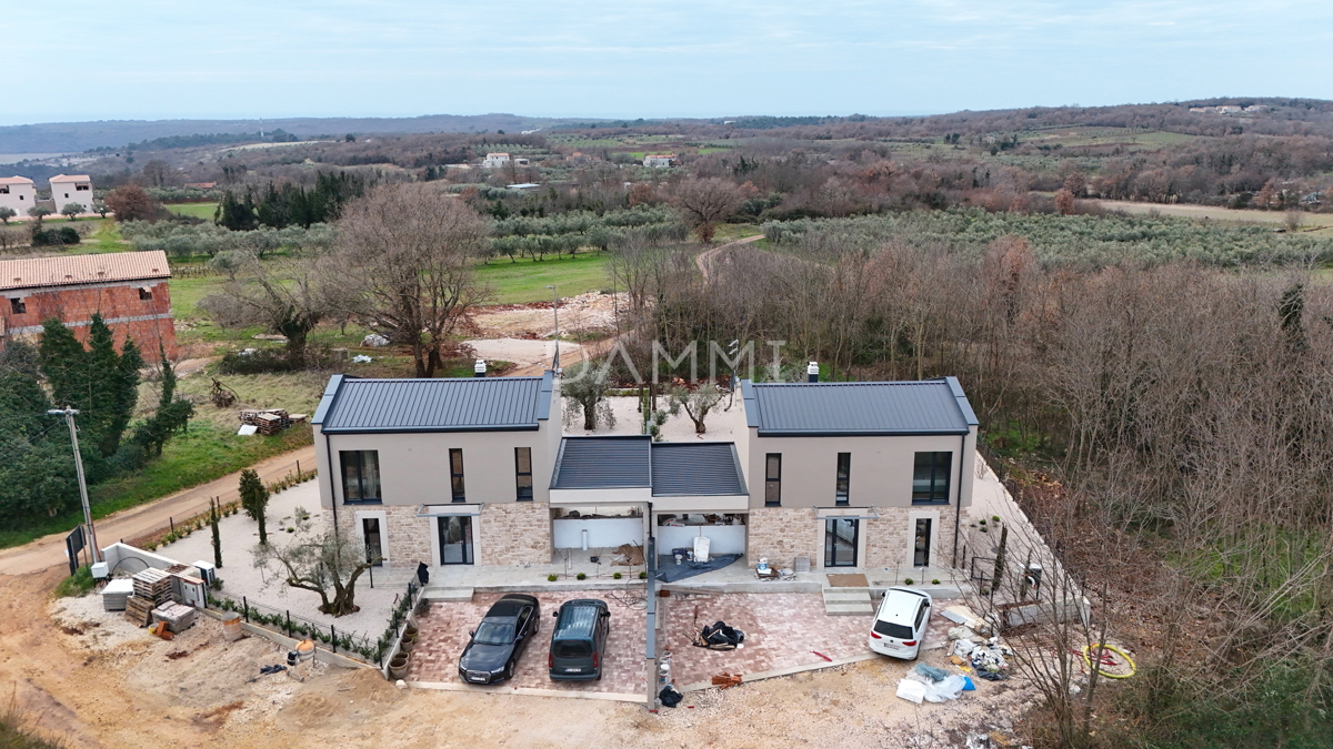 ISTRA, NOVIGRAD - Nuova casa bifamiliare con piscina in posizione tranquilla