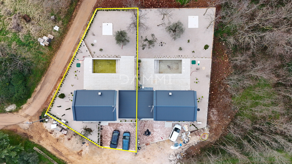 ISTRA, NOVIGRAD - Nuova casa bifamiliare con piscina in posizione tranquilla