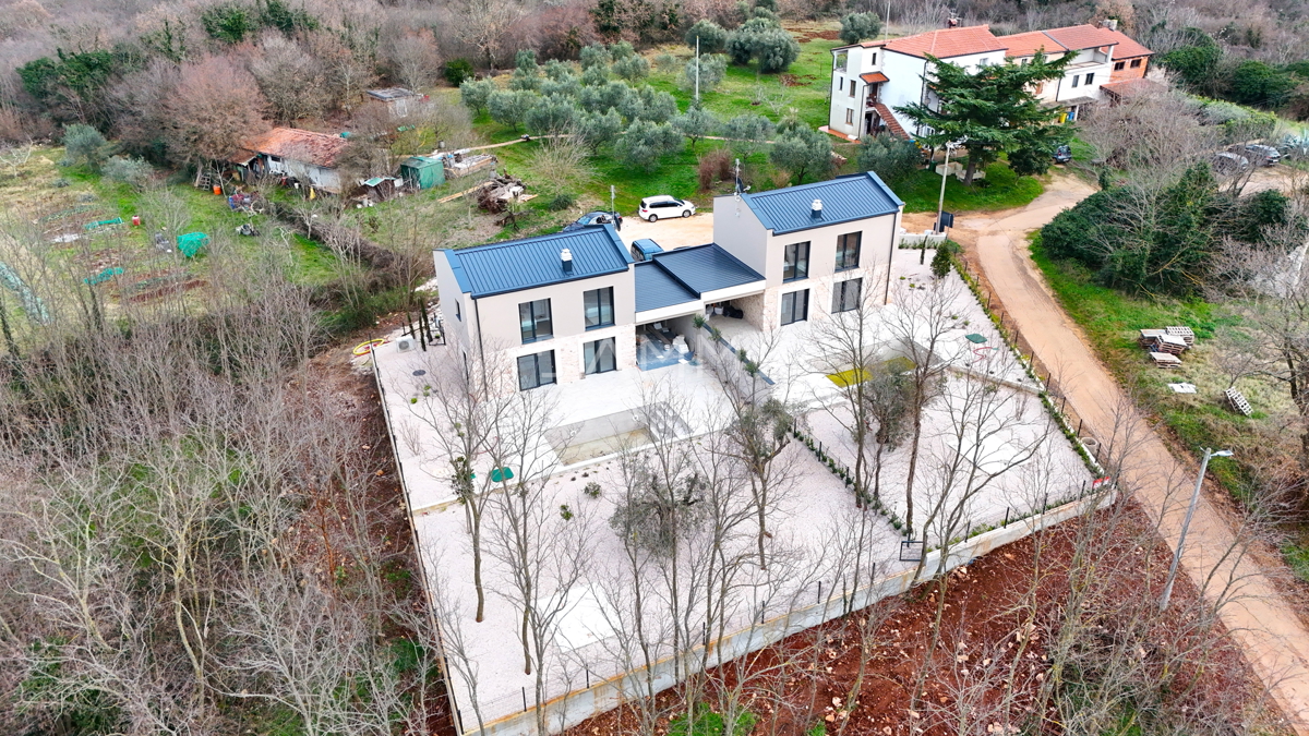 ISTRA, NOVIGRAD - Nuova casa bifamiliare con piscina in posizione tranquilla