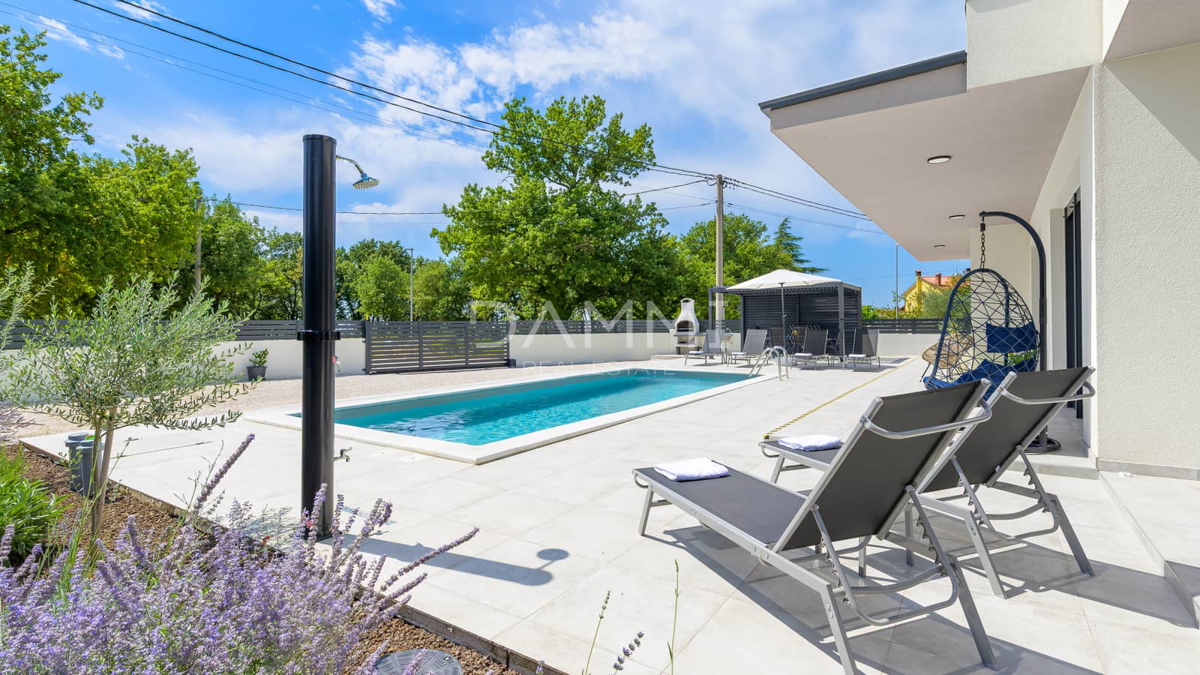 ISTRA, KANFANAR - Moderna villa a piano terra con piscina in posizione top