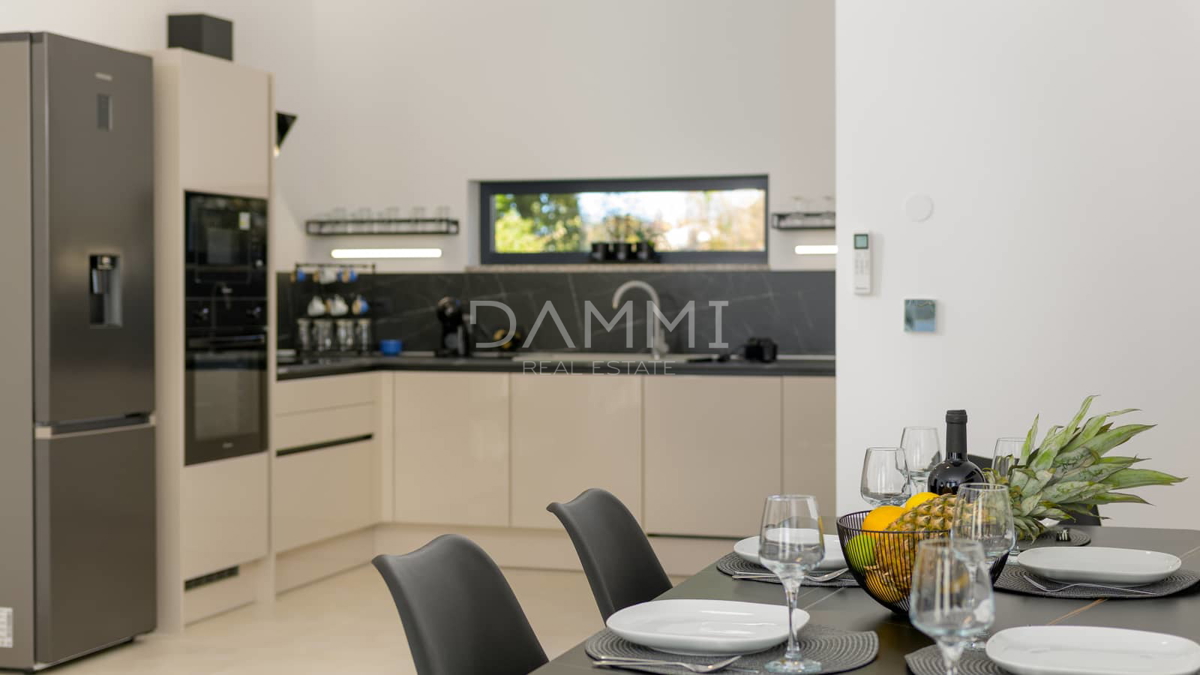 ISTRA, KANFANAR - Moderna villa a piano terra con piscina in posizione top