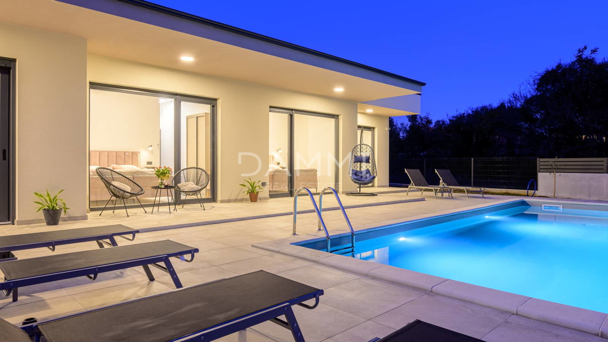 ISTRA, KANFANAR - Moderna villa a piano terra con piscina in posizione top